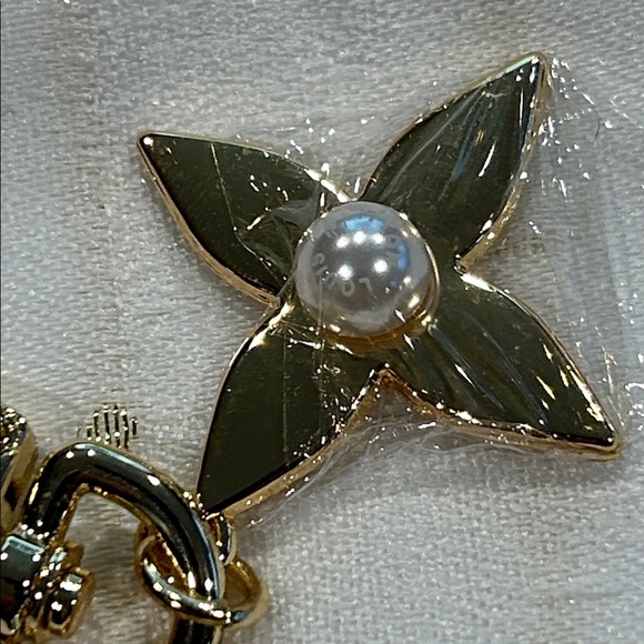 🌟GOLD BAG CHARM 🌟 - Picture 4 of 5